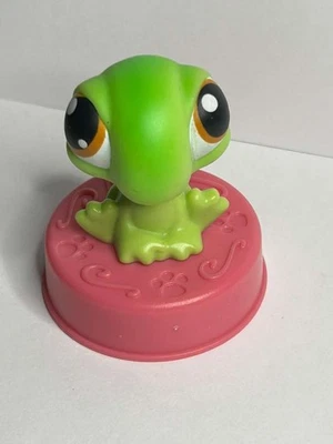Juguete Happy Meal Salamandra Verde Hasbro Littlest Pet Shop 2006 McDonald's Foto 1 de 3
