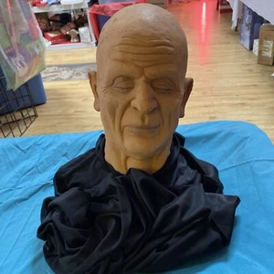 Pantalla de utilería de Halloween busto de cadáver usado que estaba en un ataúd. Espuma de látex. Wow! - Imagen 1 de 11