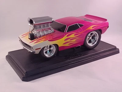 1970 Plymouth Cuda V-8 Pink Yellow Flames 2000 Muscle Machines Diecast 1:18 - Image 1 of 4