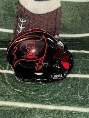 CASCO DE FÚTBOL AMERICANO MINI PERSONALIZADO TAMPA BAY BUCCANEERS Foto 1 de 4