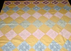 ANTIQUE BEAUTIFUL YELLOW RED, PINK AND WHITE HAND MADE COTON QUILT 71" X 74" app - Bild 1 von 9