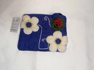 NEU Handarbeit gefilzt 100 % Wolle Blumen Marienkäfer blau Geldbörse gefüttert mit Reißverschluss - Bild 1 von 6
