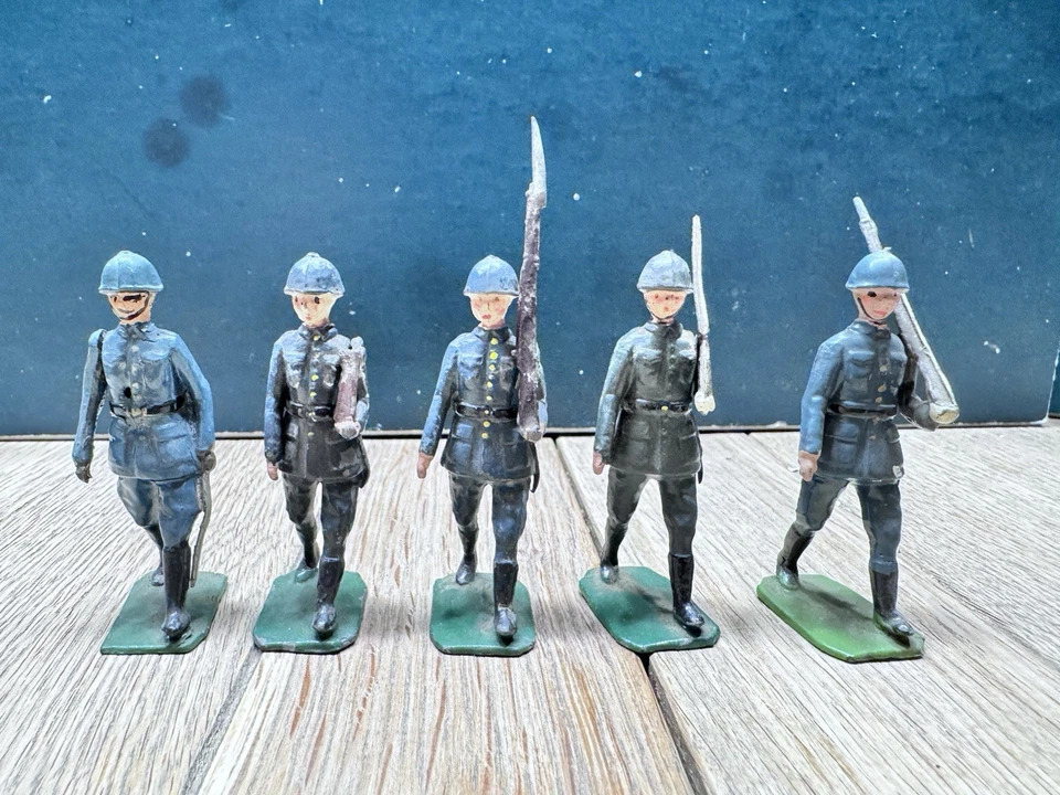 Britains:  From Set 1856 - Polish Infantry.  Pre War, c1940. Unboxed.  Uncommon - image 1 of 3