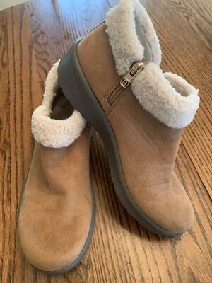 New Women's BZEES Boots Size 9 Brown Wedge Bootie Faux Fur Side Zip Washable - Image 1 of 4