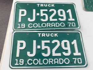Par de placas de camión agrícola Colorado 1970 PJ-5291 sin óxido ni abolladuras - Imagen 1 de 2