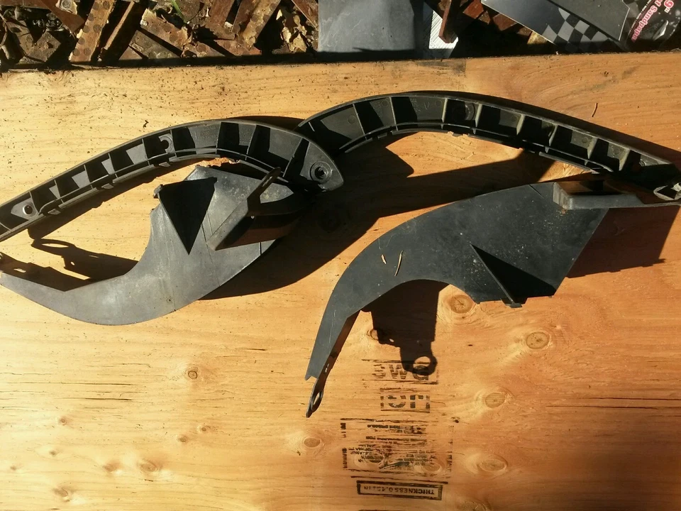 Saab 9-3 2008-2011 para-choque traseiro plástico acabamento trilho de retenção 2009 2010 todas as 4 peças - Imagem 1 de 1