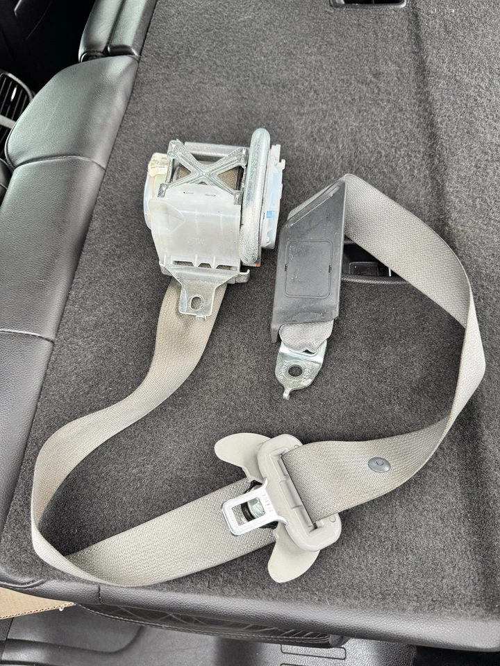 Used Front Right Seat Belt Front fits: 2014 Honda Accord Sdn passenger retractor - Image 1 of 4