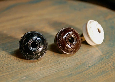 复古风格橡子和橡木电插头 - 胶木复制品古董线重新布线 — 第 1/4 张图片