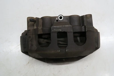 Pinza de freno trasera izquierda Nissan Titan XD 2016-2019 OEM Foto 1 de 4