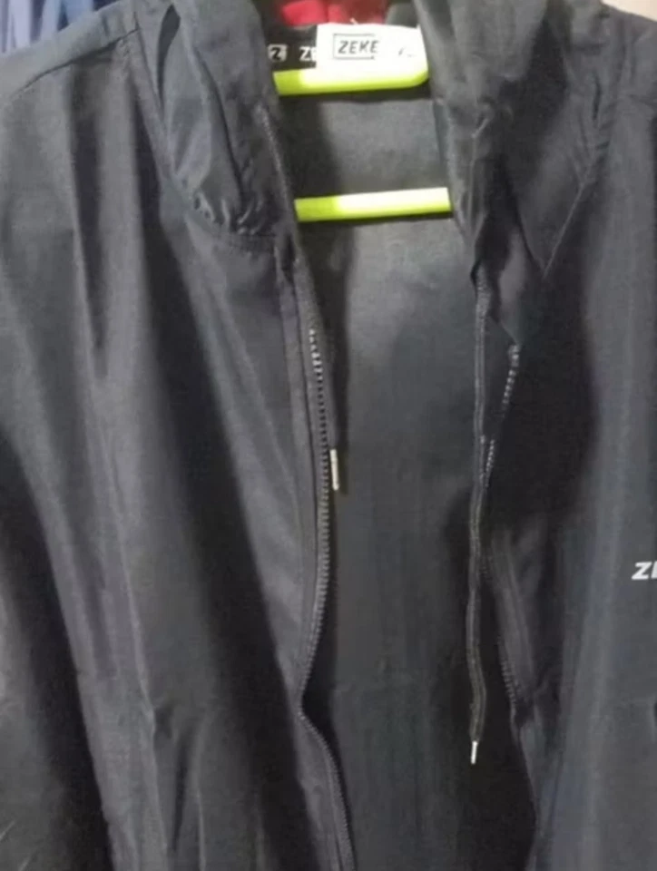 Men Hooded Waterproof Jacket Size XL - Image 1 of 3