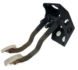 ORIGINAL AUSTIN HEALEY BRAKE CLUTCH PEDAL ASSEMBLY,100/6,4,BRACKET,SPRINGS,BJ8-? - Bild 1 von 6