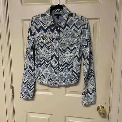 JAQUETA JEANS FEMININA ELÁSTICA Chevron Floral Azul Branco MATERIAL MENINA Tamanho P - Imagem 1 de 4