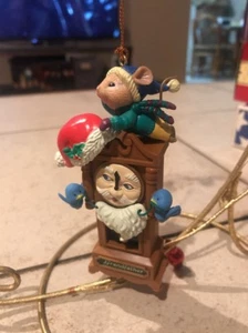 NICHT ENESCO/TREVCO WEIHNACHTSSCHMUCK:MAUS:WEIHNACHTSMANN IST DIE STANDUHR NEU - Bild 1 von 5
