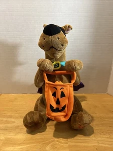 Hallmark Trick or Treating Scooby Doo Halloween animiertes sprechendes Plüschtier 11 Zoll  - Bild 1 von 8
