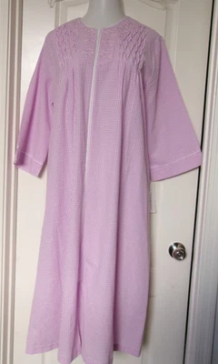 Miss Elaine Mid sleeve robe Size XL  Style 862614 front zipper checkered print - Image 1 of 3