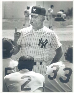 1983 Pressefoto ML Baseball New York Yankees Trainer Stump Merrill - Bild 1 von 2