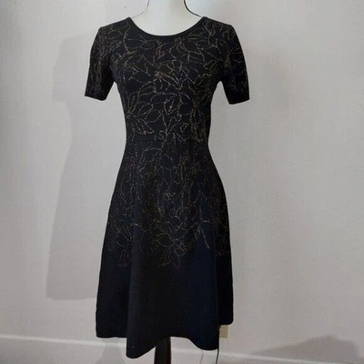 Vestido Suéter Roz & Ali Para Mujer Talla M Negro Dorado Metálico Floral Ajuste y Acampanado Foto 1 de 4