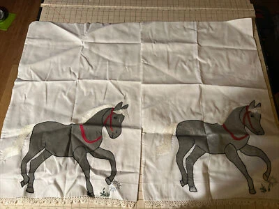 Par de Funda de Almohada Estándar Dama Pepperell con Caballo Hecho a Mano Bordado en ellas Foto 1 de 4