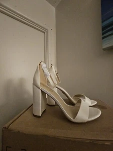 Beige Dress Pump Open Tow Not Too High Or Heel And Satin Like Materal Size 8 1/2 - Picture 1 of 5