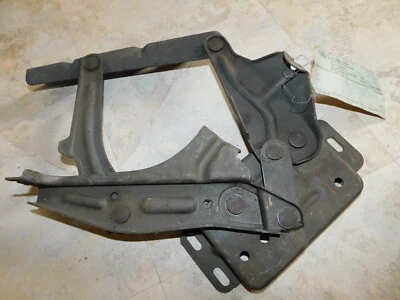NOS OEM Ford Trucks F100 F250 F350 C7TZ-16796-E RH Hood Hinge Assy 1967-1972 Foto 1 de 4