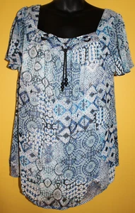Roz & Ali 1x Blue White Geo Print Summer Blouse Square Neckline Flutter Sleeves - Picture 1 of 5