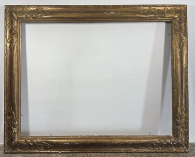 Cadre ancien en bois sculpté à décors de fleurs 15P Feuillure: 51 x 66 cm - Photo 1/4