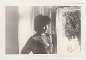 Pretty Cute Young Girl Charming Face Lady Woman Female 1980s Vintage Old Photo - Picture 1 of 1