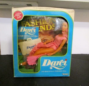 VINTAGE 1979 KENNER COVER GIRL DARCI DOLL WEARING PINK DRESS IN ORIGINAL BOX - Picture 1 of 5