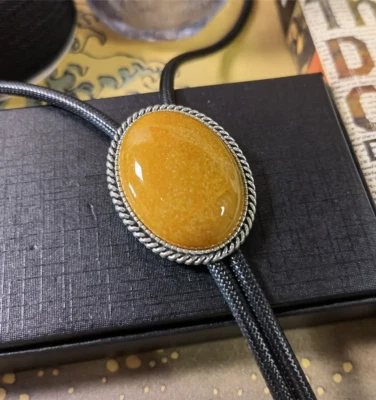 Collar de boda con corbata BOLO de jade amarillo para hombre cuerda de cuero PU vaquero occidental Foto 1 de 4