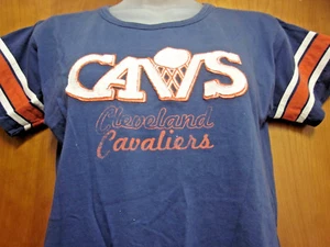 CLEVELAND CAVALIERS Junioren LRG T-Shirt Basketball CAVS Sexy Tee 1990er Logo - Bild 1 von 3