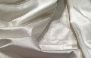 100% SILK SMOOTH DUPION MILK WHITE FABRIC 2 X REMNANTS 68/15 CMS. & 41/40 CMS. - Picture 1 of 3