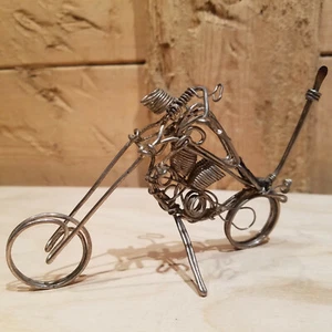 Scultura statuina arte artigianale moto filo metallo 5" - fienile swanky - Foto 1 di 12