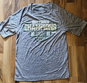 HERREN FANATICS NBA MILWAUKEE BUCKS KURZÄRMLIGES T-SHIRT GRAU SMALL - Bild 1 von 2