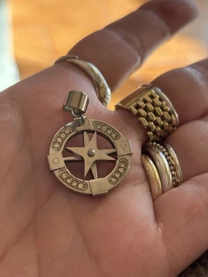 Lotto Ciondolo Ciondoli Rosa Dei Venti Acciaio Zirconi Catene Catena Pallini - Immagine 1 di 4