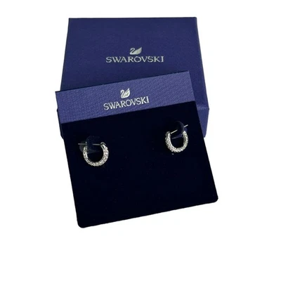 Pendientes de aro de piedra Swarovski pavé, pequeños, blancos, chapados en rodio Foto 1 de 4