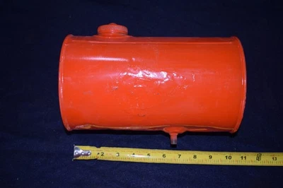 Old small engine gas tank - Image 1 of 3