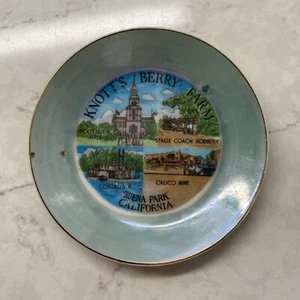 Plato pequeño de recuerdo vintage Knotts Berry Farm Buena Park California con borde dorado - Imagen 1 de 9