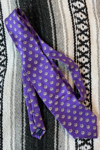 vineyard vines tie LA Kings crown necktie purple Los Angeles NHL 100% silk Cover