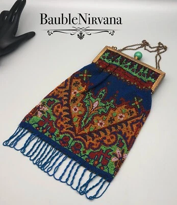 Antiguo bolso de mano vintage diseño de alfombra con micro cuentas marco de latón con joyas Foto 1 de 4