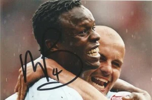 BRENTFORD: MARCUS BEAN SIGNED 6x4 ACTION PHOTO + COA - Bild 1 von 1