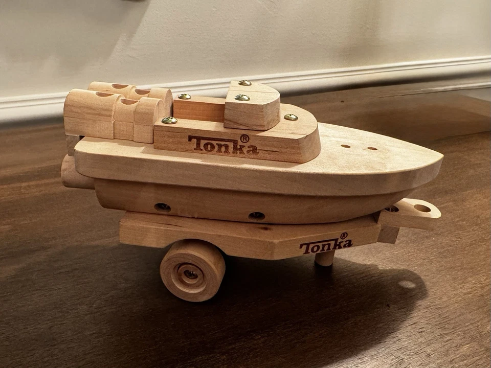 Barco y remolque Tonka de madera Foto 1 de 4