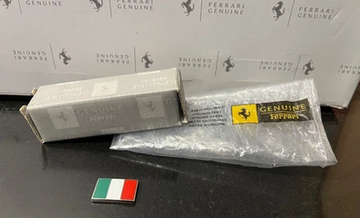 Ferrari LaFerrari tablero esmaltado tricolor bandera insignia parte # 85658400 - Imagen 1 de 4