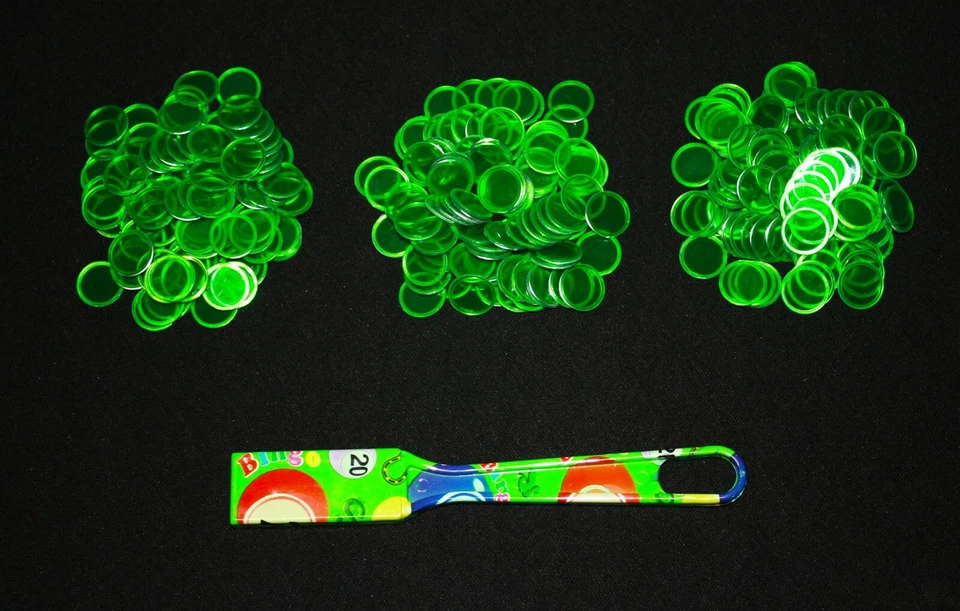 Magnetic Designer Green Bingo Wand and 300 Chips Markers – Use on paper sheets - Image 1 of 1