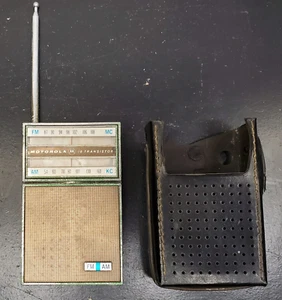 Vintage - Motorola - TP1DE -10 Transistor -AM / FM Portable Radio, Case - Tested - Picture 1 of 12