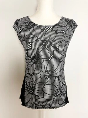 Blusa Top Mujer The Limited Talla XS Negra Blanca Floral Cuello Redondo Mangas Cap Foto 1 de 4