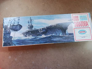 VINTAGE 1962 AURORA 1/600 USS FLUGZEUGTRÄGER SARATOGA # 702-250 OPEN BOX - Bild 1 von 3
