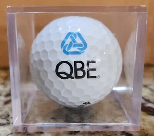 Pelota de golf QBE Insurance Logo / (en vitrina) - Imagen 1 de 1