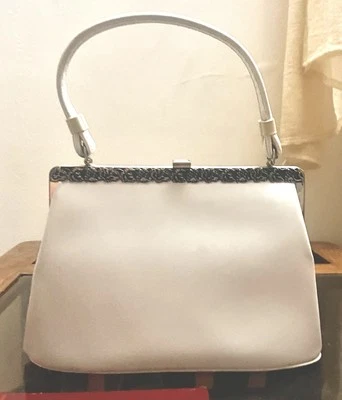 Bright White Vintage Handbag. Flower Trim 12” Strap Immaculate Must S👀￼ - Image 1 of 4