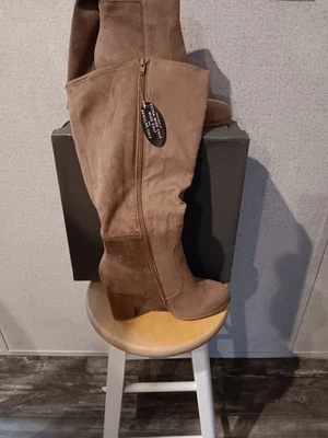 Botas de equitación Style & Co Addyy para mujer extra anchas pantorrilla topo imitación gamuza talla 9,5 W Foto 1 de 4