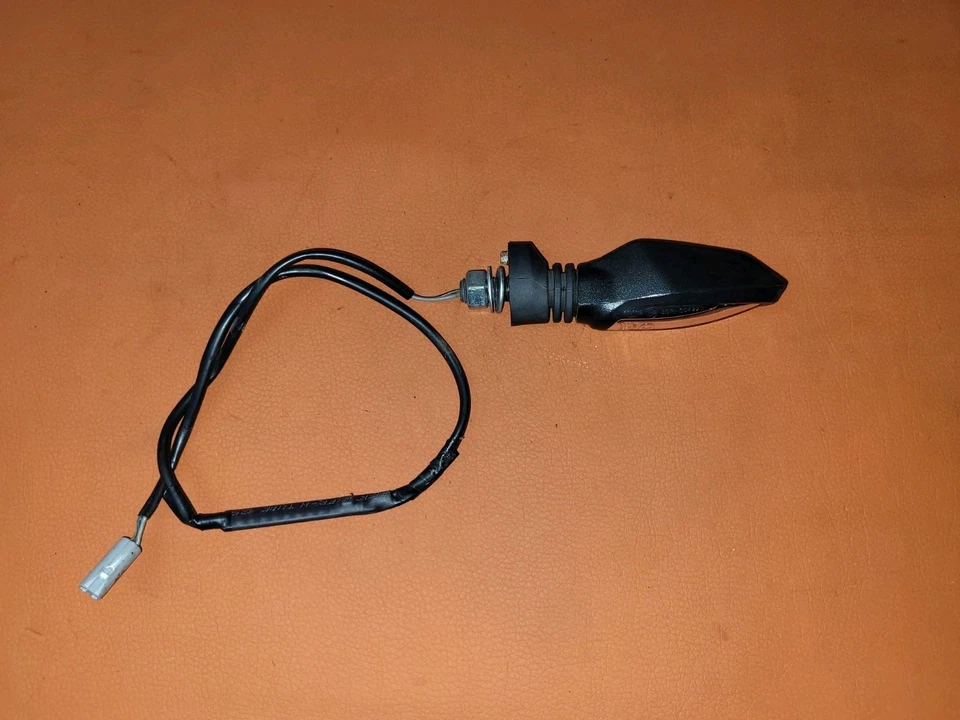KTM DUKE 390 Blinker hinten rechts ( Ez.2020 ) 90514036100 - Bild 1 von 1